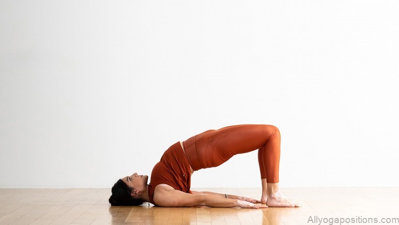 5 simple yoga poses to keep you busy during a sluggish work day 3