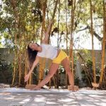 yoga practice beginners knees in trikonasana 2
