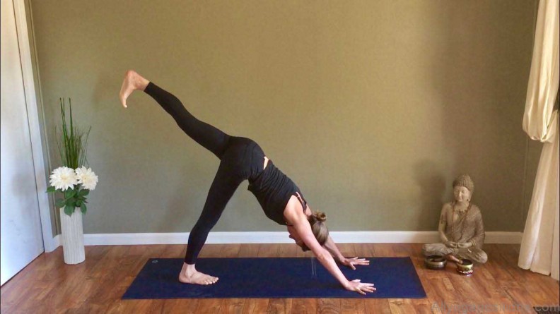 10 yoga poses that strengthen your glutes 3