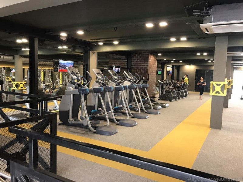best fitness gyms group studio classes