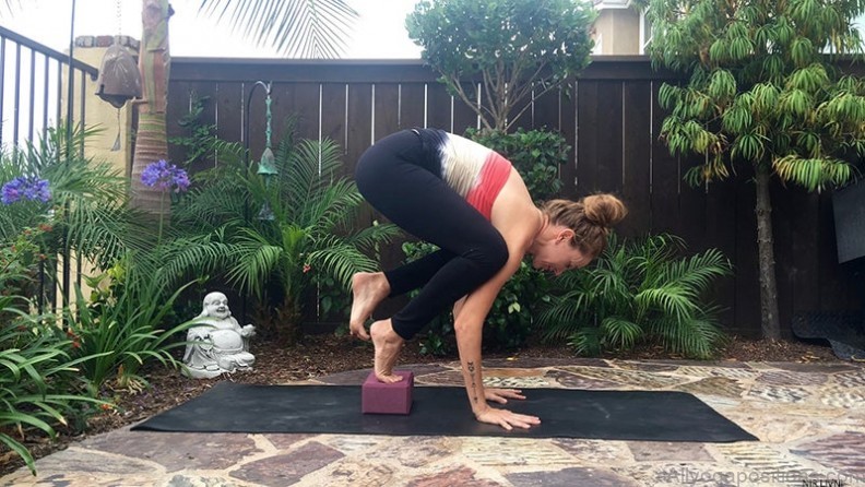 4 ways to yoga practice compassion in a pinch 1