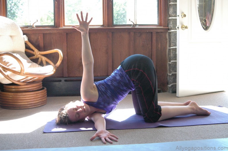 5 simple yoga poses to keep you busy during a sluggish work day