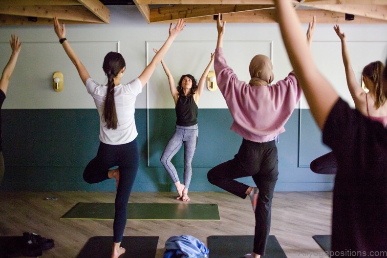 teach tools for teachers signs you have a yoga teacher who empowers you