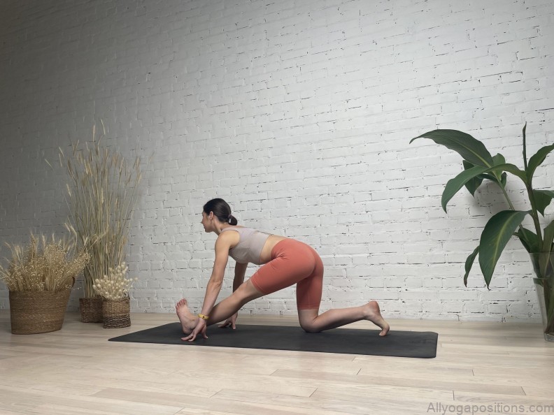 10 yoga poses to prep for hanumanasana 4