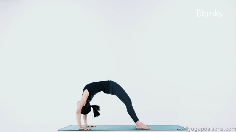 how to protect your wrists in wheel pose yoga 4
