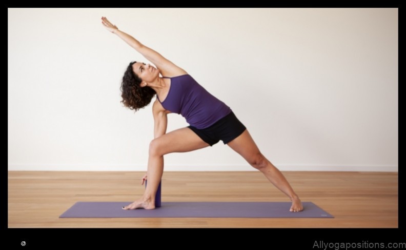 Utthita Parsvakonasana yoga pose