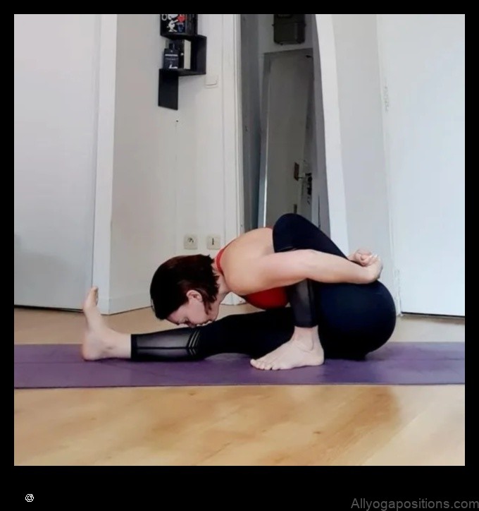 Marichyasana I yoga pose